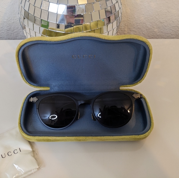 Gucci Sunglasses black and titanium cat eye - Picture 3 of 15